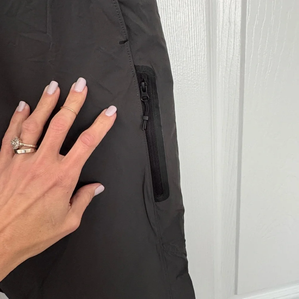 Men’s M Old Navy Active Sweatpants Joggers Bundle Gray Tapered Zip Pocket 2-Pack - Picture 9 of 14